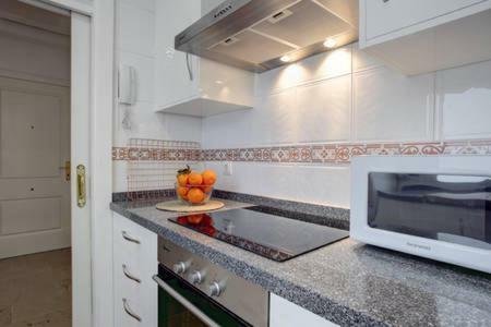 Apartamento Vista Al Faro Estepona Exterior foto
